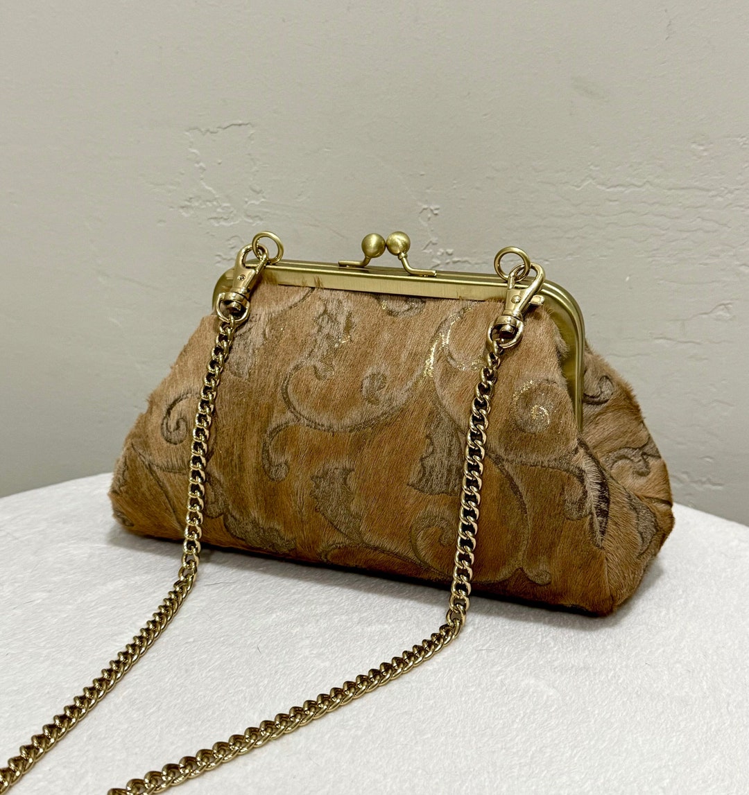 20 CHAIN EMBOSSED ARMPIT BAG BLACK CALFSKIN