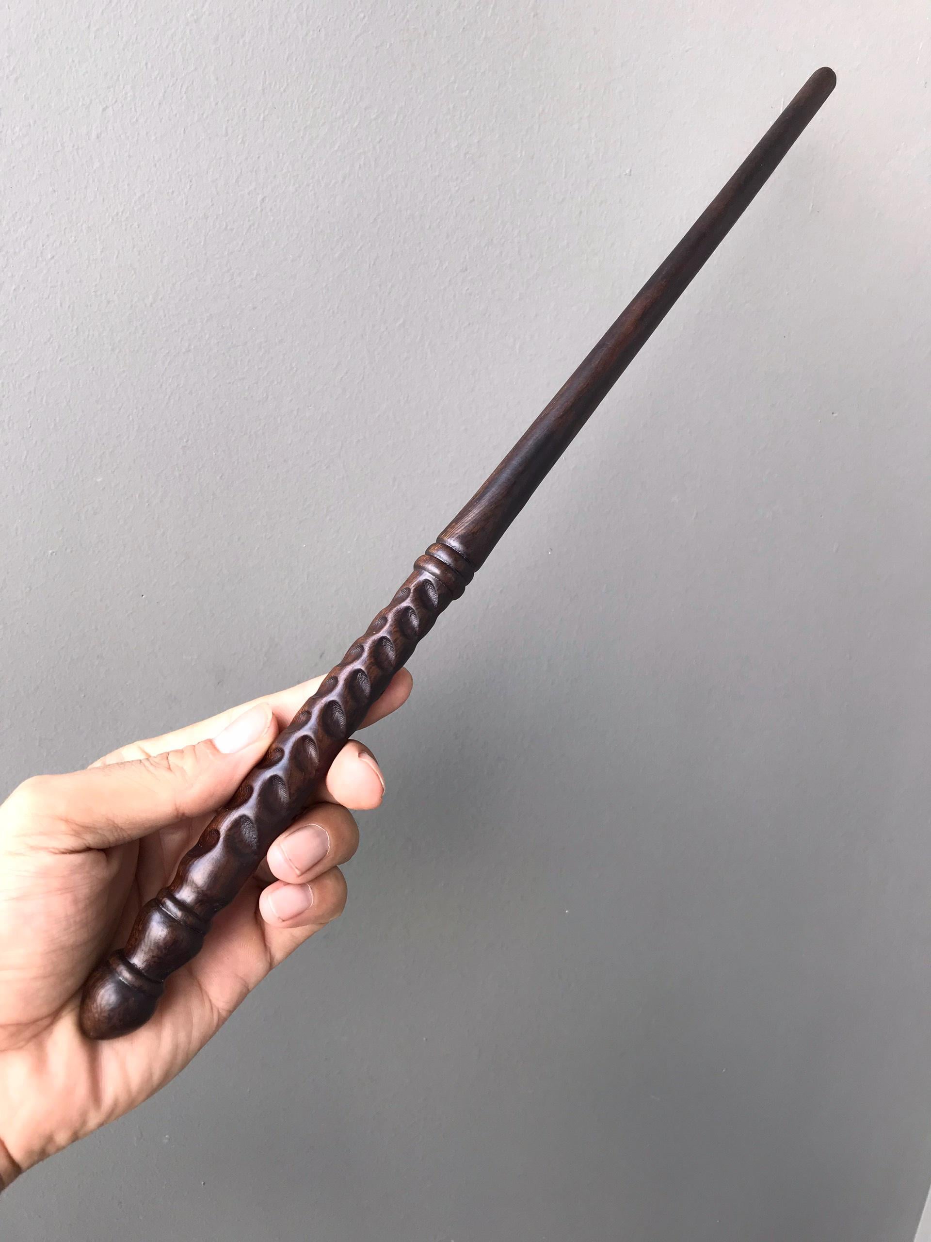 手彫りの木製魔法使いの杖：天然木、ユニークなデザイン - Etsy 日本