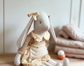 Personlig linnekanindocka: Anpassat namn, blommig klänning, handgjord