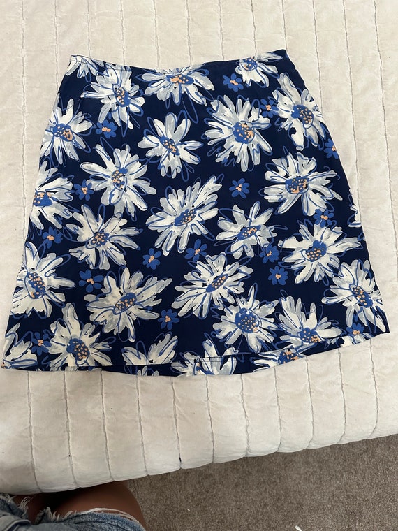 Adorable vintage floral mini skirt