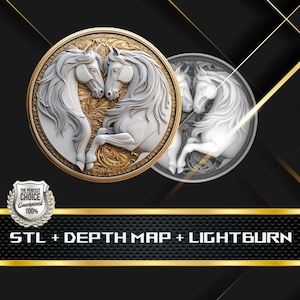 Puede incluir: Dos caballos blancos en un diseño circular con detalles dorados y blancos. Los caballos se enfrentan, tocándose las cabezas. El diseño está sobre un fondo negro con líneas doradas. El texto en la parte inferior dice "STL + DEPTH MAP + LIGHTBURN".