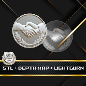 Pode incluir: Medalhão prateado com um relevo detalhado de duas mãos a apertar, rodeado por uma coroa de louros. O texto "STL + DEPTH MAP + LIGHTBURN" é exibido abaixo, com um distintivo "The Perfect Choice Guaranteed 100%".