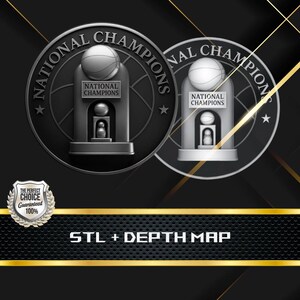 Op de afbeelding: Twee cirkelvormige ontwerpen met de tekst "NATIONAL CHAMPIONS" en een basketbaltrofee. Eén is donkergrijs, de andere is wit. Een badge leest "THE PERFECT CHOICE Guaranteed 100%" en de tekst "STL + DEPTH MAP".