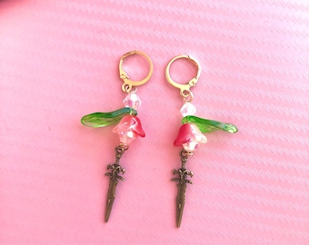 Ręcznie robione kolczyki z wiszącym mieczem w kształcie kwiatu: Cottagecore Fantasy Jewelry