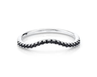 Anillo apilable de plata de ley con banda curva de diamantes en oro de 14 k