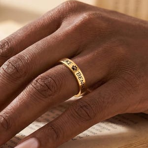 Pfotenabdruck Ring, Haustier Name Ring, Benutzerdefinierte Zarte Stapeln Ring, Hunde Ring, personalisierte Haustier Ring, Gedenktier Haustier Ring, Haustier-Liebhaber Geschenk, Hundemama