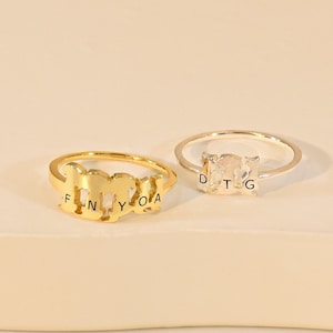 Anillo inicial de mascota, anillo de encanto de letra de animal personalizado, anillo inicial de animal grabado apilable delicado, joyería conmemorativa de mascotas, regalo para amantes de las mascotas