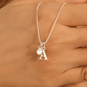 Collar con inicial de oro macizo de 14 quilates con piedra de nacimiento, collar con inicial y piedra de nacimiento, collar con letra de piedra de nacimiento, regalo de cumpleaños, regalos de Navidad