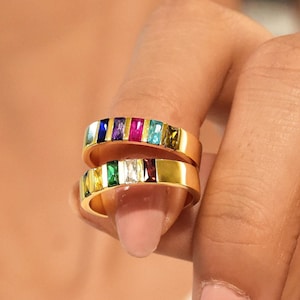 Bague large bande avec pierre de naissance baguette, bague avec pierre de naissance baguette, bague de famille mère grand-mère, bandes de pierre de naissance, cadeau pour elle, cadeau de Noël