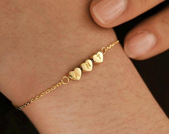 Minimal 3D Heart Initial Bracelet, Personalized Gold Letter Bracelet, Family Womens Bracelet, Mothers Day Gift, Friendship Gift,Gift for Her
