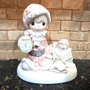 Precious Moments, 2003 Figurine, Time to wish a Merry Christmas.