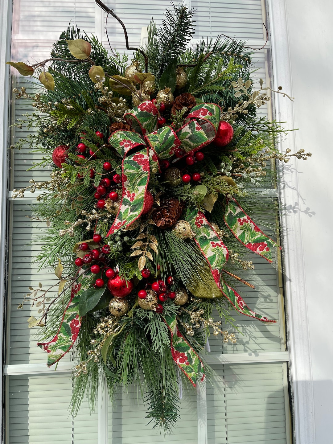 Elegant Christmas Teardrop Swag, Traditional Colors of Christmas