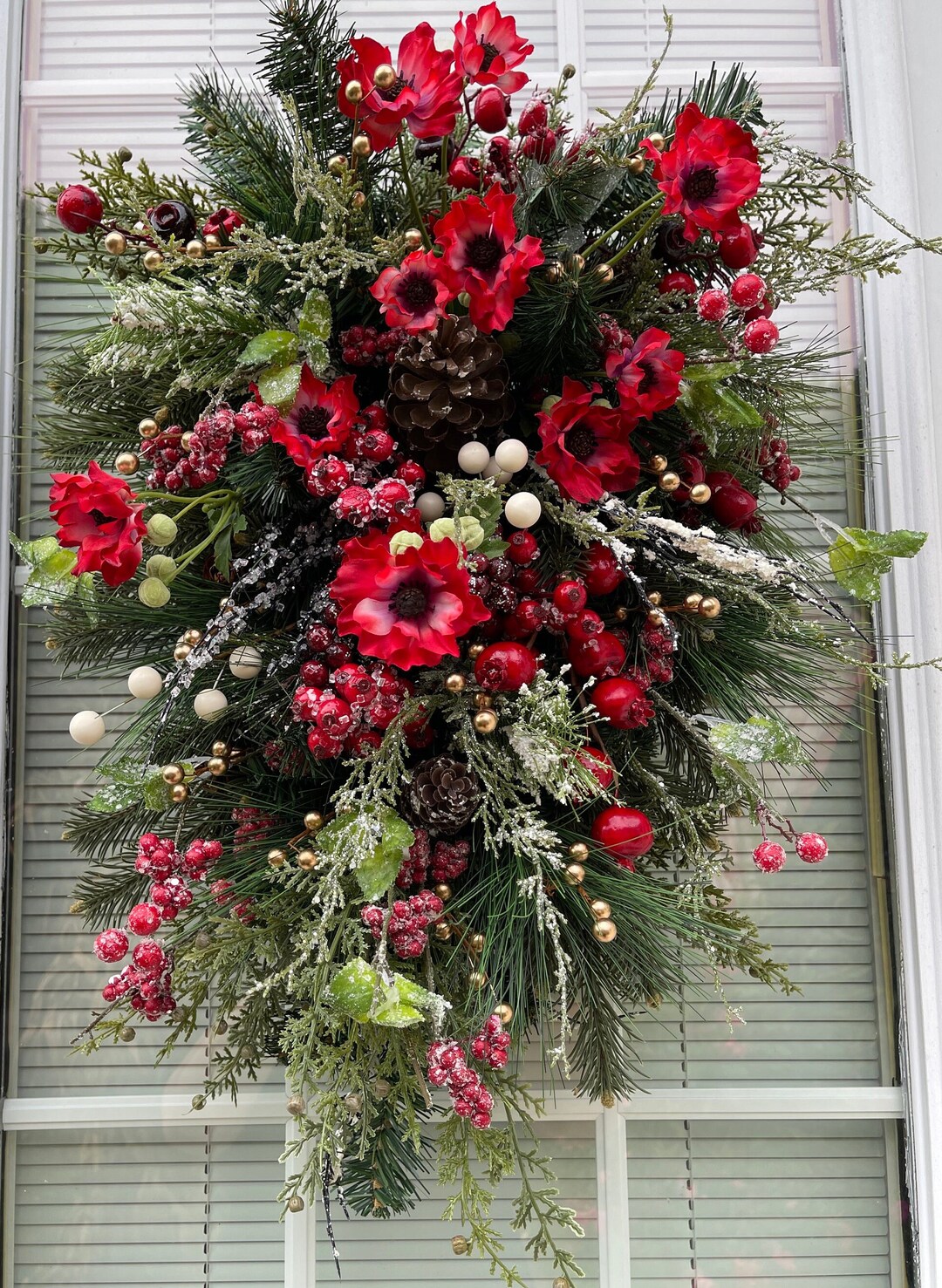 Christmas Teardrop Wreath, Christmas Wreath, Christmas Swag, Classic Christmas Wreath, Vertical