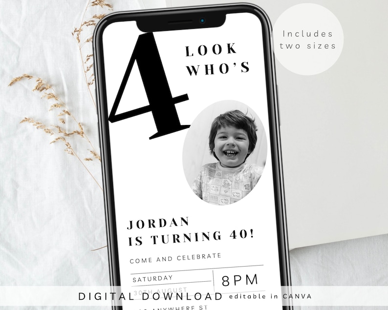 Puede incluir: Invitaci&oacute;n de cumplea&ntilde;os digital en blanco y negro con una foto de un ni&ntilde;o y el texto "LOOK WHO'S 4" y "JORDAN IS TURNING 40!" La invitaci&oacute;n tambi&eacute;n incluye el texto "COME AND CELEBRATE", "SATURDAY AUGUST", "8PM" y "DIGITAL DOWNLOAD editable in CANVA".
