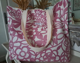 Grote draagtas met bloemenprint van meubelstof, ideaal als boodschappentas, strandtas of cadeau.