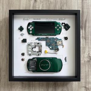 Green PSP3000 Teardown Art