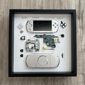 Silver PSP3000 Teardown Art