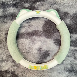 Green Sakura Cat Steering Wheel Cover, Cartoon Plush Cat Car Accessories, Custom Letter Steering Wheel Cover, Anti-slip Steer Wheel Cover
