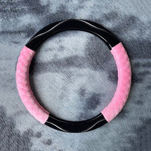 Pink Black Round Steering Wheel Cover, plush Car Accessories, Custom Letter Steering Wheel Cover, Anti-slip Steer Wheel Cover