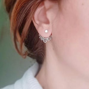 Diamond Lotus: Pendientes tipo chaqueta de plata de ley con doble cara delantera y trasera. Piedra de cumpleaños: regalo perfecto para su cumpleaños.