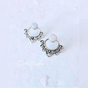 Mondstein Schönheit: Weißer Lotus Opal Ear Jacket Doppelseitige Ohrringe - Perfektes Geburtstagsgeschenk für Sie!