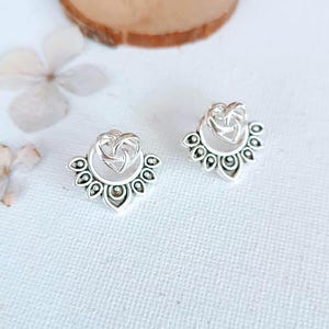 Boucles d'oreilles en argent sterling à motif de nœud celtique et de lotus