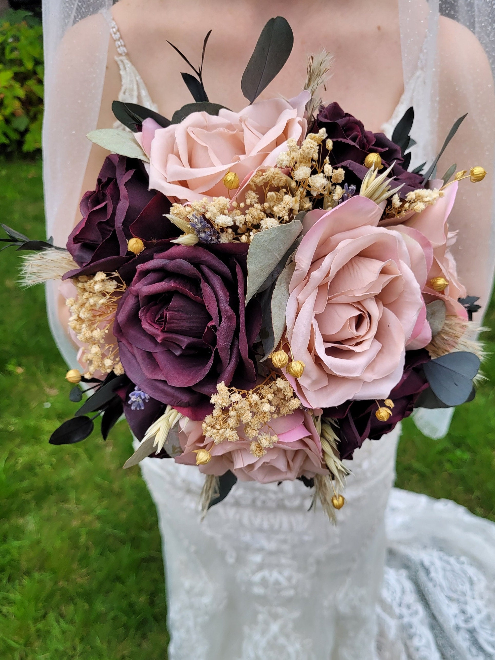 Ramo hortensias y rosas artificiales púrpura 51. Ramos flores artificiales  cementerio