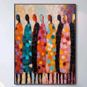 Può includere: Un dipinto rettangolare che raffigura una fila di otto figure stilizzate in piedi l'una accanto all'altra. Ogni figura è realizzata con pennellate spesse e materiche in colori vivaci, tra cui arancione, ottanio, nero, rosa, giallo e viola.
