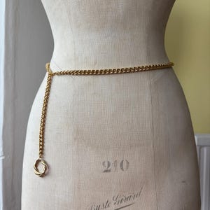 Vintage gold tone chain belt with gold circle charm | retro gold chain link belt vintage body jewellery retro jewellery belly chain belt