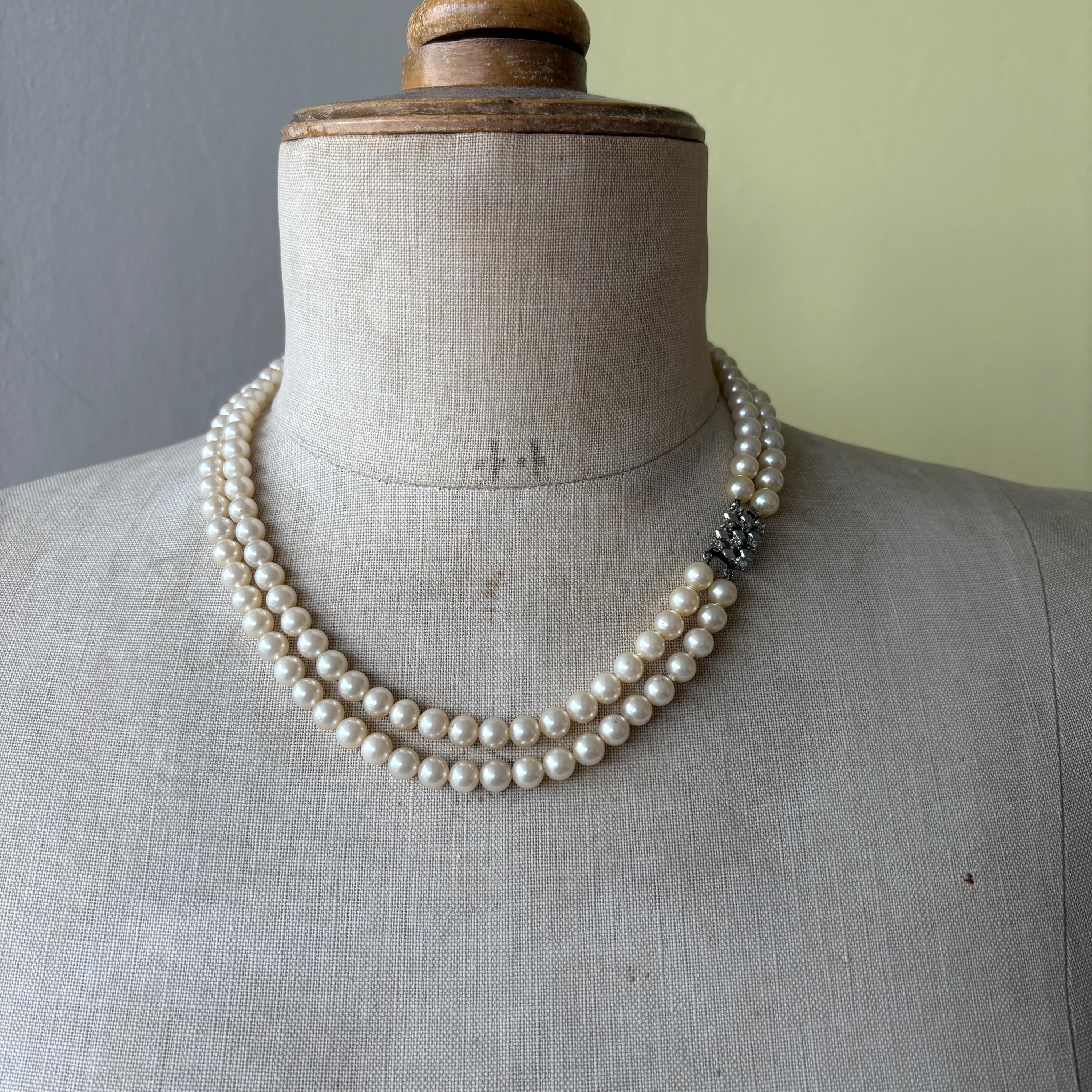 VINTAGE HOLLYWOOD★Double Ring Pearl Necklace Elegant Vintage Faux Pearl Two Strand Necklace | Retro 1950
