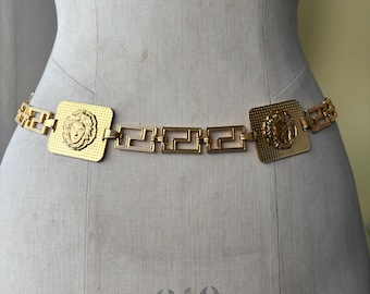 80s Vintage Gold Chain ESCADA Charm Belt Gold Metallic  display picture 1