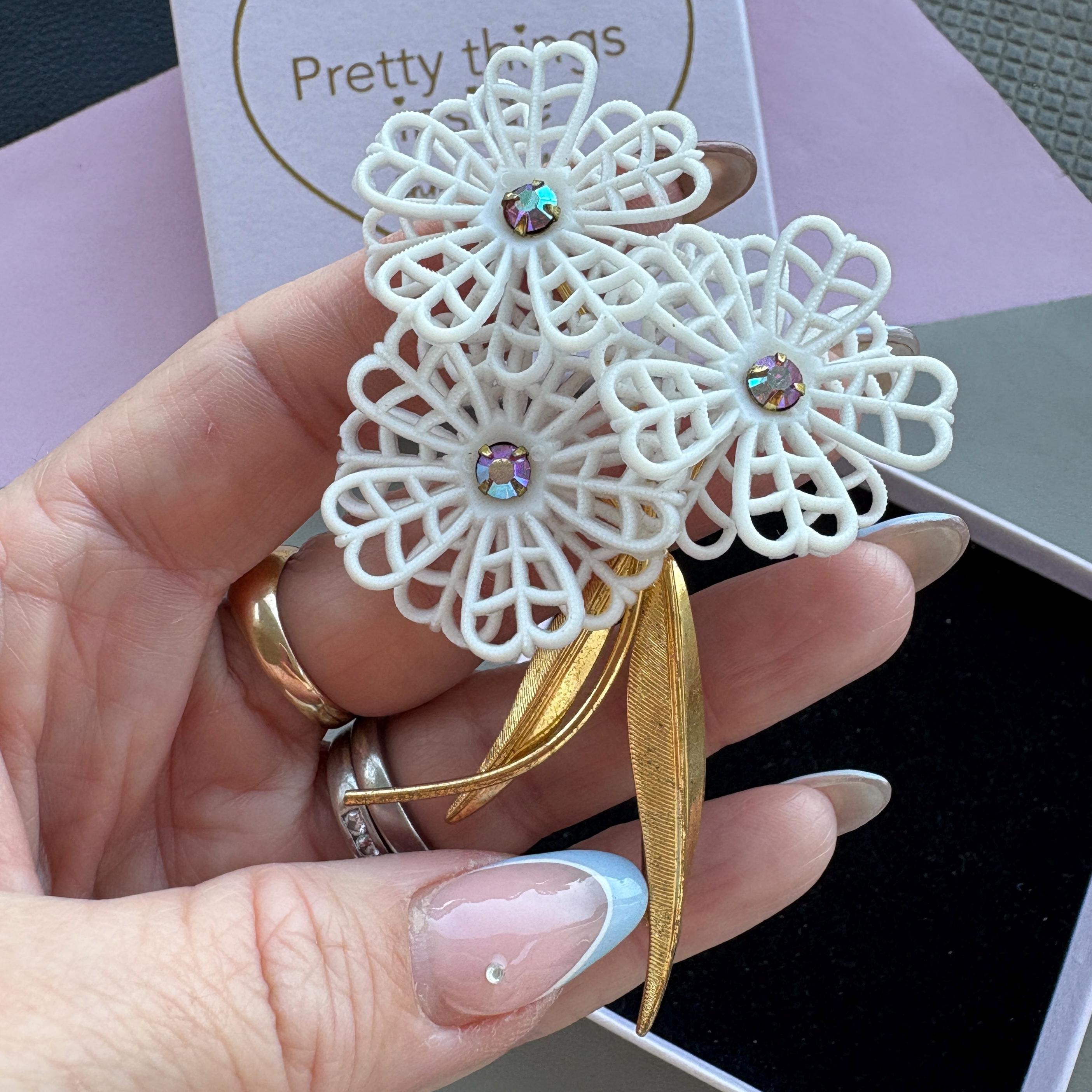 Broche Vintage Années 50 En Celluloïd - Bouquet De Fleurs Peint - Occasion