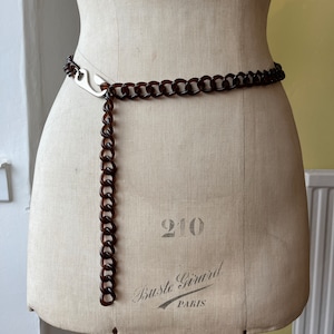Increíble cinturón de cadena de lucita de imitación de carey marrón de los años 60 / cinturón de eslabones de cadena de acrílico plateado y retro, joyería corporal de los años 70, joyería retro