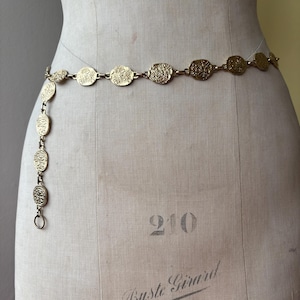 Vintage 1960s 1970s gold coin circle chain belt | adjustable gold chain link belt 1970s body jewellery gold chunky chain retro belly chain