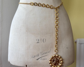Vintage Gold Toned Queen Elizabeth II Coin Chain Belt