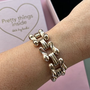 Lovely chunky vintage 1960s 1970s gold plated chunky chain bracelet | retro mid century retro gold statement buckle bracelet vintage jewelry