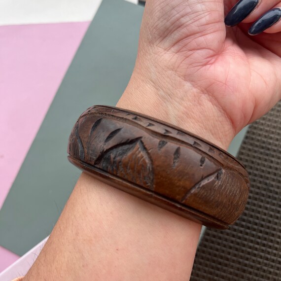 Vintage Chunky Hand Carved Wood Bangle | carved a… - image 5