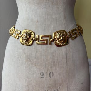 Vintage 1970s 1980s lion head gold chain belt | retro gold medusa head belt, gold designer chunky chain belt retro jewellery accessories