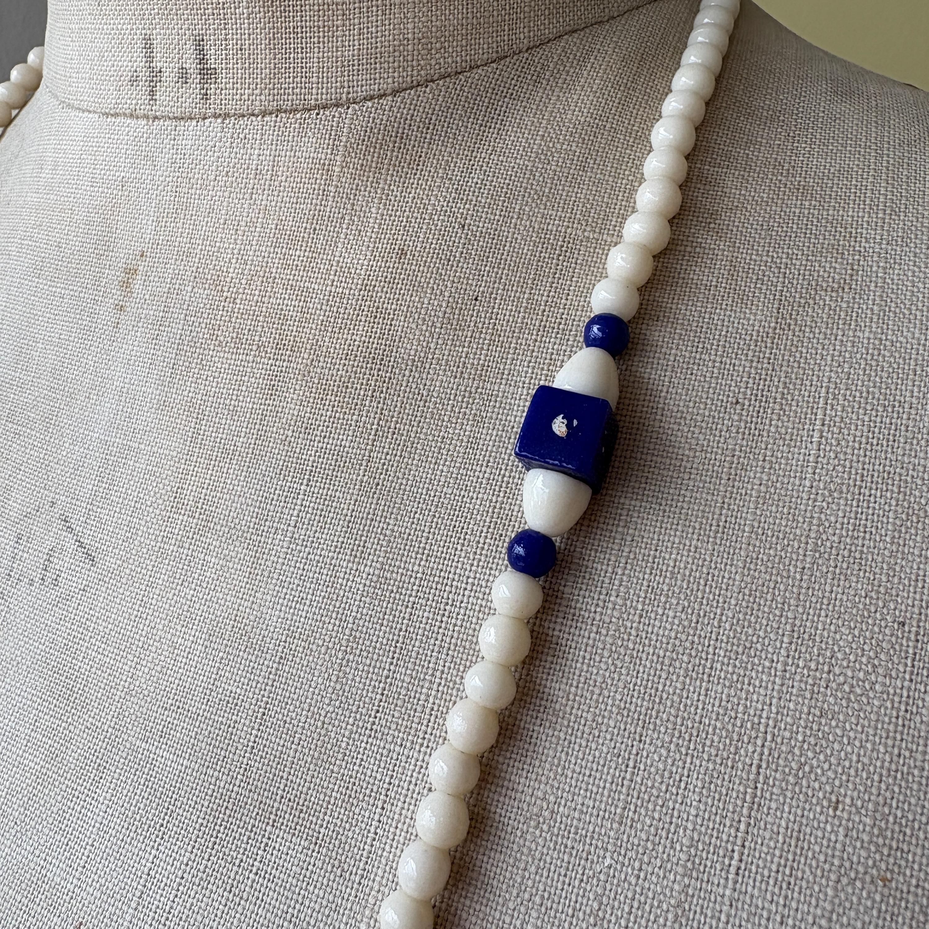 Collier Ancien Perles De Verre Bleu Opaline - Taille Variable - Vintage