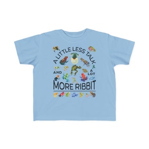 Lustiges Frosch-Shirt für Kinder, Landfrosch-Humorgeschenk, netter ästhetischer Frosch-Frosch, Frosch-Collage, gelber grüner Pfeilfrosch, Froschkröten-Geburtstagsgeschenk Light Blue