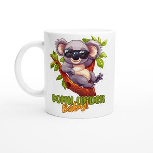 Linda taza de café Koala con lindo y caprichoso koala australiano y leyenda "Down Under Baby" - Regalo de recuerdo divertido