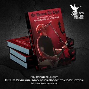 Peut inclure: Un livre relié de 240 pages intitulé Far Beyond All Light: The Life, Death and Legacy of Jon Nödtveidt and Dissection. La couverture présente une photographie aux tons rouges d'un musicien chantant dans un micro en jouant de la guitare.