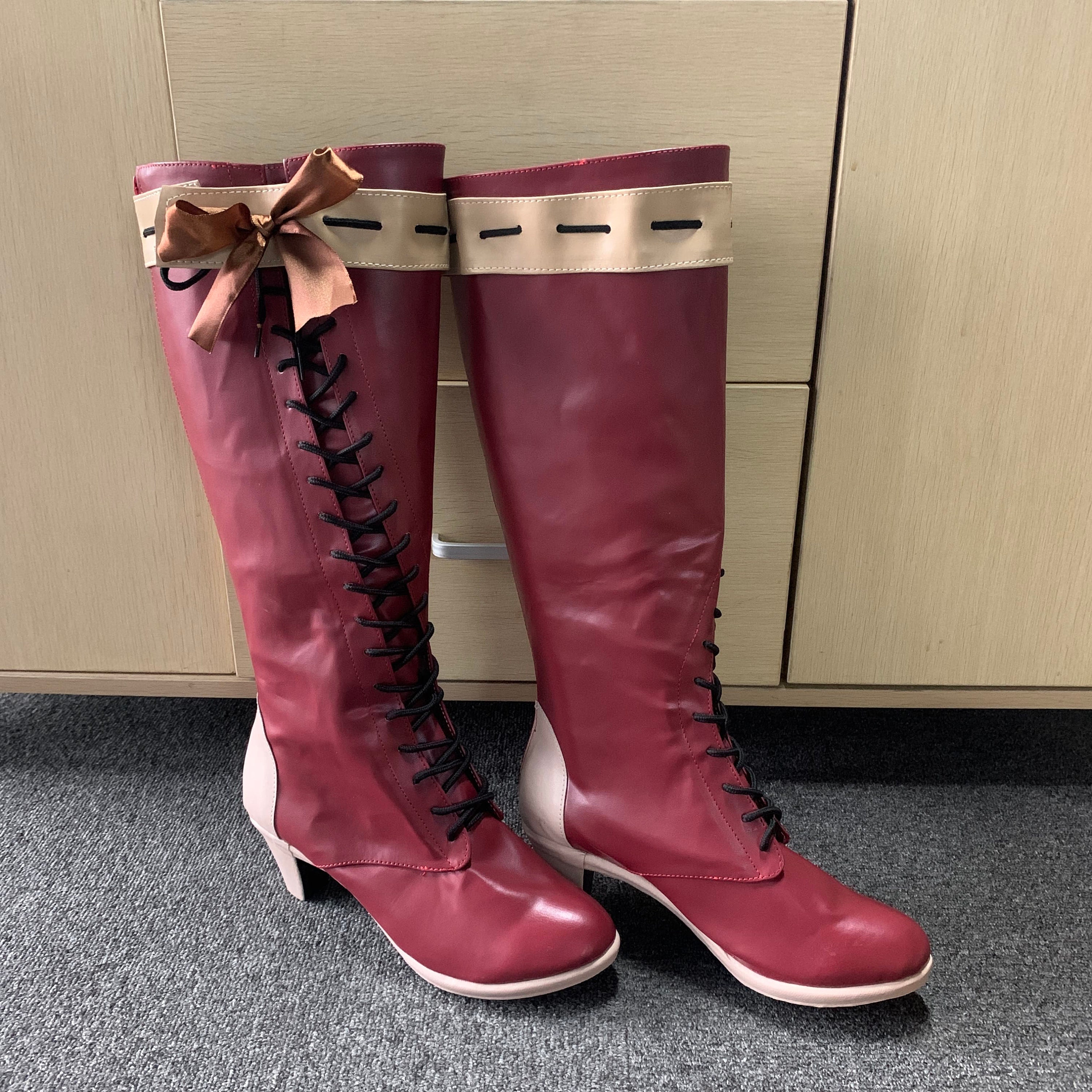 ヴァイオレット・エヴァーガーデン 靴 赤いコスプレブーツ - Etsy 日本