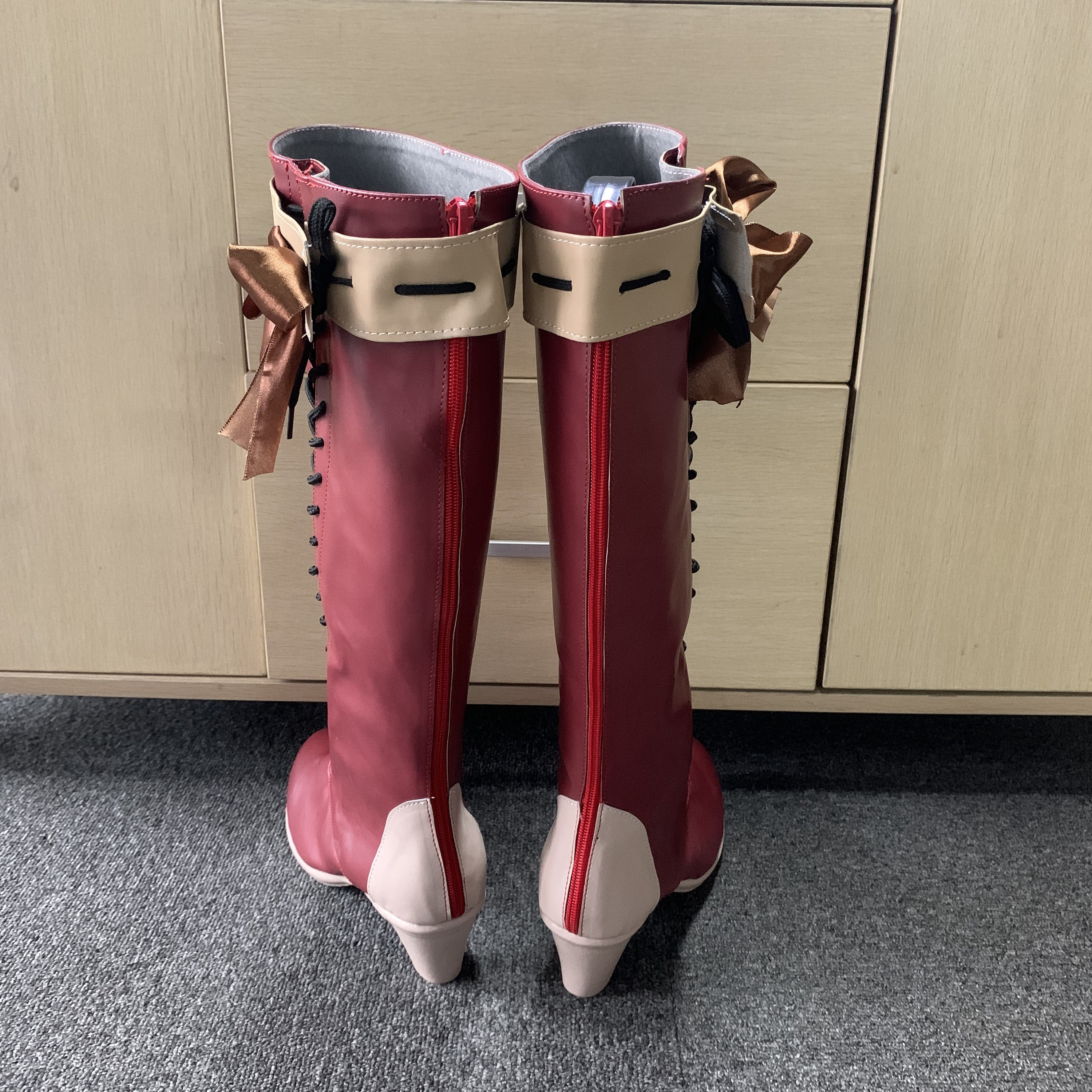 ヴァイオレット・エヴァーガーデン 靴 赤いコスプレブーツ - Etsy 日本