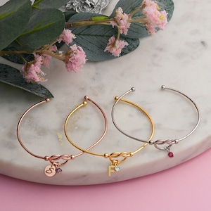 Nó de amor com pulseira de letra personalizada, pulseira de pedra de aniversário com nome inicial, presentes de noivado para mulheres, joias especiais de boa sorte