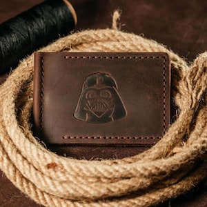 Billetera de cuero hecha a mano con clip para billetes para hombre, color marrón con grabado de Darth Vader, regalo clásico personalizado