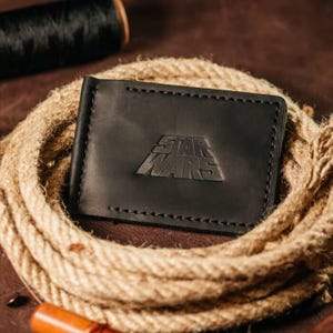 Billetera de cuero hecha a mano con clip para billetes para hombre, color negro con relieve de Star Wars, regalo clásico personalizado
