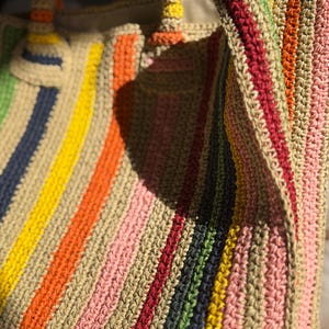 Bolsa de mano de crochet colorida XL: bolso de mano vintage con puntada de abuela. imagen 4