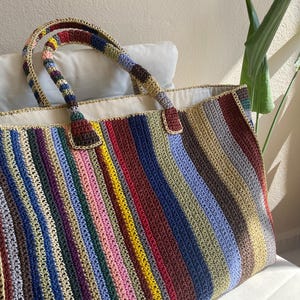 Borsa tote vintage all'uncinetto colorata XL per il weekend con motivo colorato a punto nonna, grande borsone all'uncinetto,