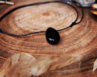 Halbedelsteinkette Onyx Tropfen an gewachstem Baumwollband